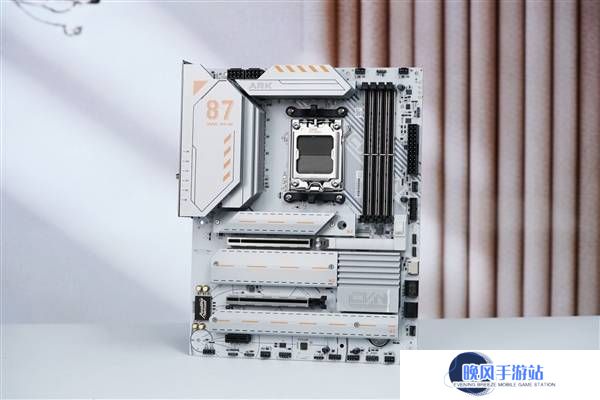 七彩虹CVN X870 ARK FROZEN V14主板图赏：锐龙性能全面释放，颜值与实力并存！