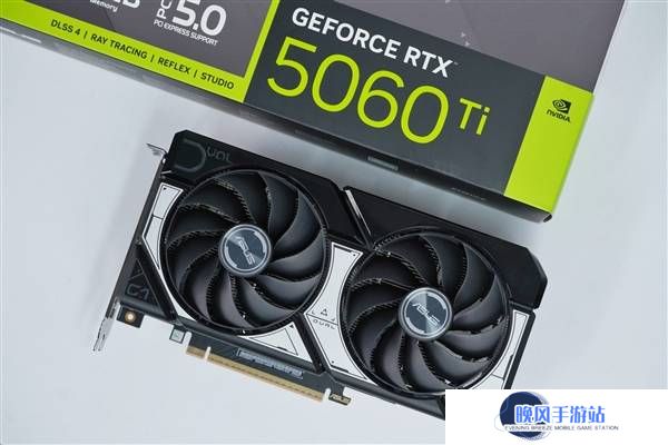 华硕RTX 5060 Ti DUAL OC 8GB显卡图赏：双拼色设计，小巧双风扇引关注