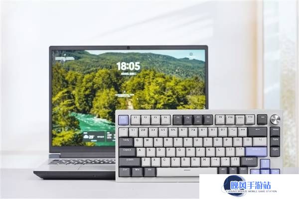 七彩虹隐星KB8 PRO机械键盘首秀：未来科技美学，萌趣隐姬融入设计